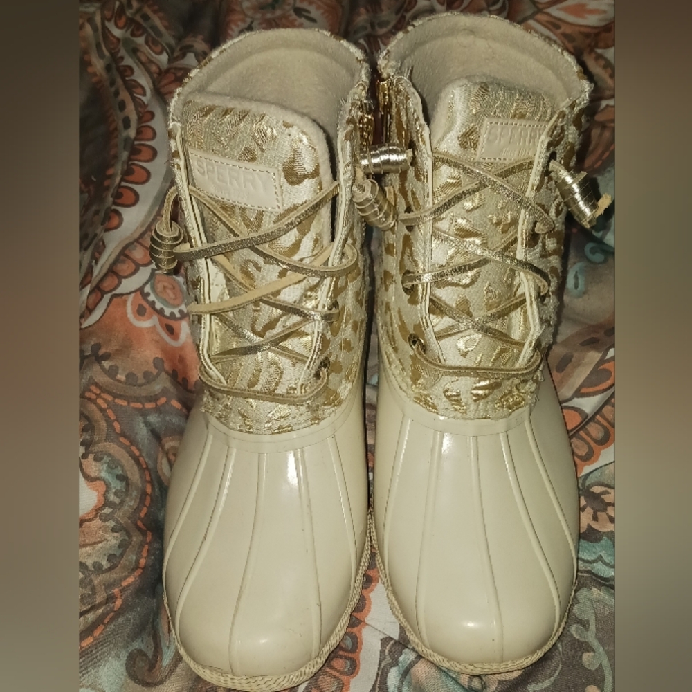 Women's or big kids size 5.5 SPERRY duck boots winter boots rain boots snow boot
